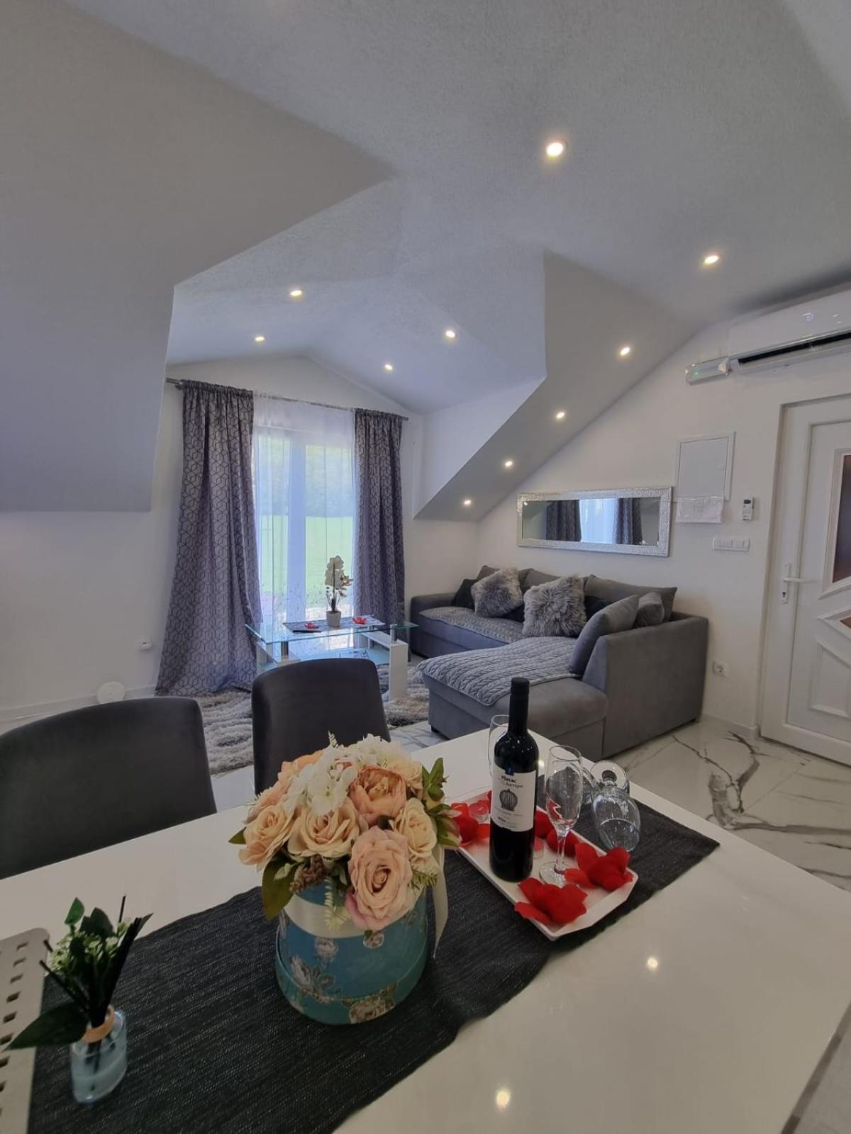 Luxury Apartment Megy Otočac Dış mekan fotoğraf
